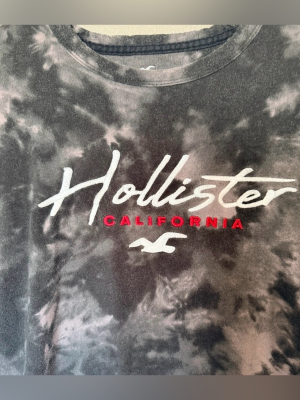 Hollister Gray & Black Embroidered Logo Cotton Tee - Picture 2 of 4